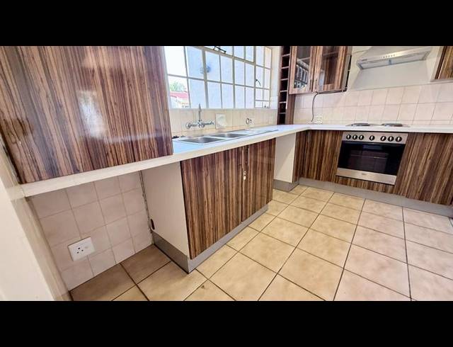 2 BEDROOM APARTMENT FOR SALE IN BRYANSTON